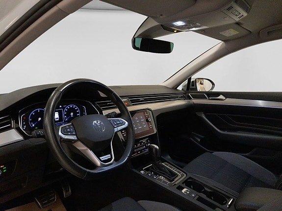 Volkswagen Passat Alltrack 4 of 18
