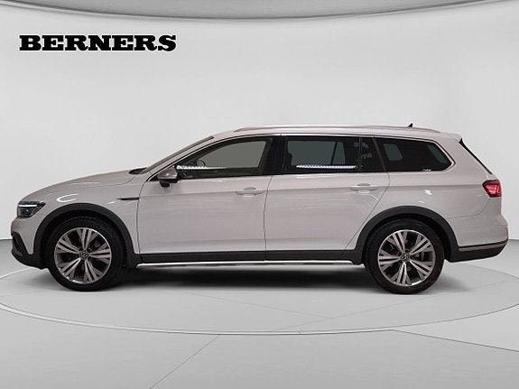 Volkswagen Passat Alltrack 2 of 18