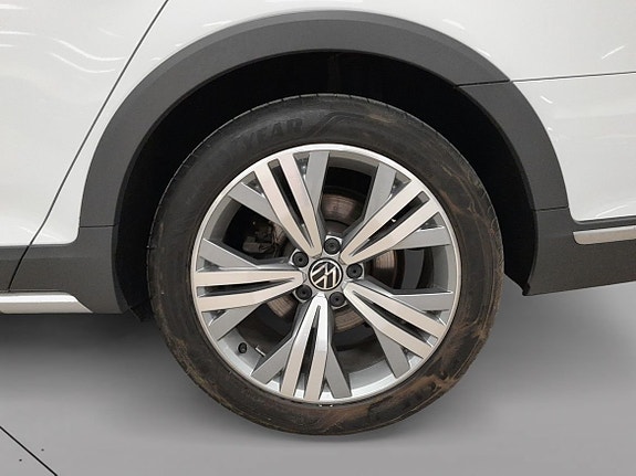 Volkswagen Passat Alltrack 10 of 18