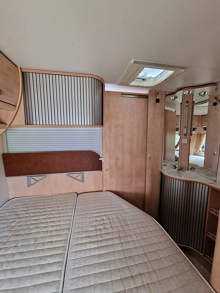 Kip Greyline Special 50 TBD – fast säng, solpaneler och vinteranpassad 7 of 20
