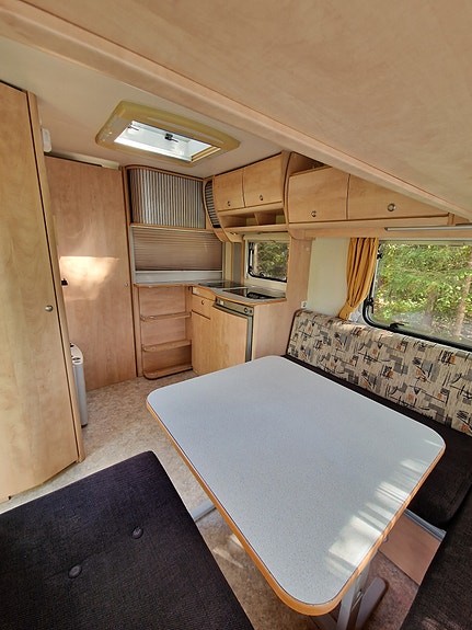 Kip Greyline Special 50 TBD – fast säng, solpaneler och vinteranpassad 6 of 20
