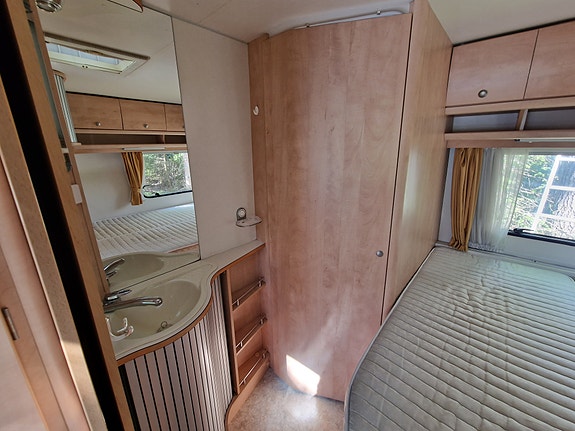 Kip Greyline Special 50 TBD – fast säng, solpaneler och vinteranpassad 4 of 20
