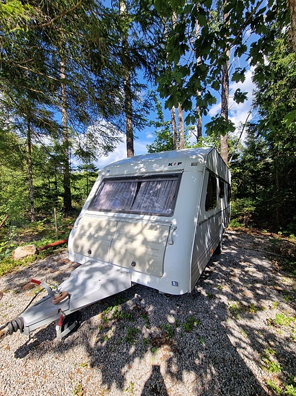 Kip Greyline Special 50 TBD – fast säng, solpaneler och vinteranpassad 14 of 20