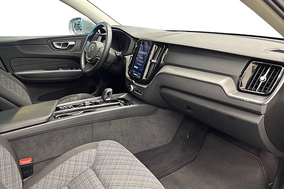 Volvo XC60 10 of 23