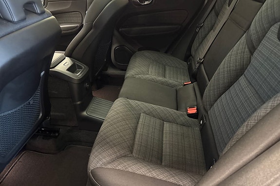 Volvo XC60 12 of 23