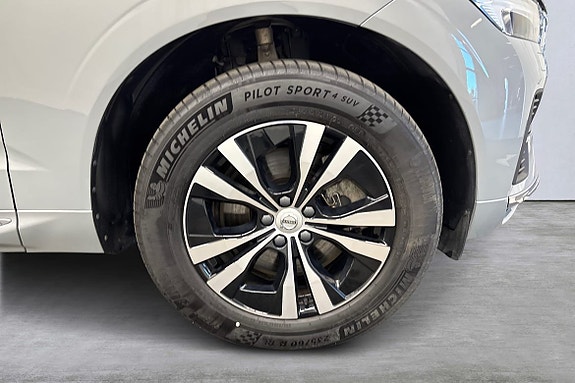 Volvo XC60 14 of 23