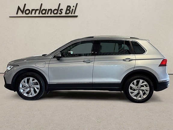 Volkswagen Tiguan 2 of 5