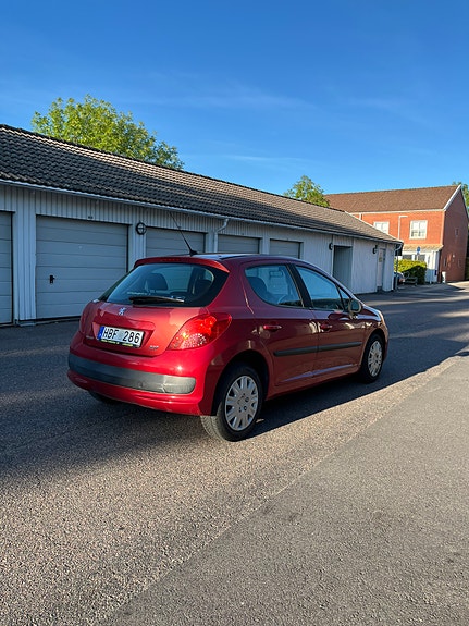 Peugeot 207 2 of 5