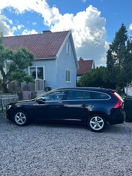 Volvo V60 2 of 5