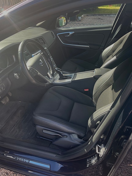 Volvo V60 4 of 5