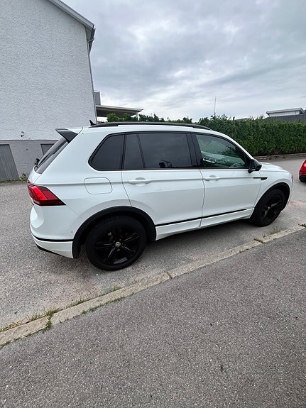 Volkswagen Tiguan 4 of 12
