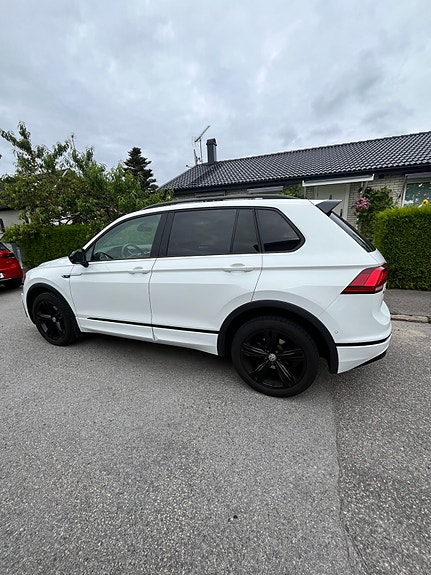 Volkswagen Tiguan 3 of 12