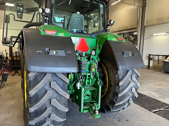 John Deere 8R 370 3 of 5