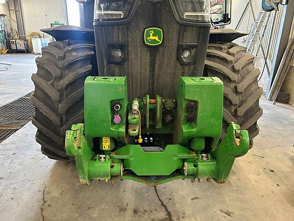 John Deere 8R 370 2 of 5