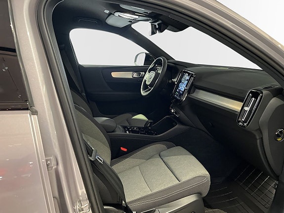 Volvo XC40 5 of 5