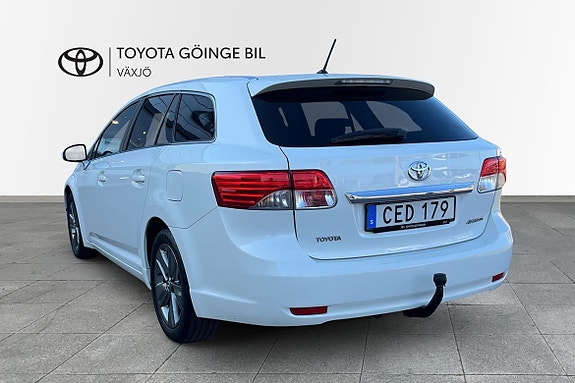 Toyota Avensis 2 of 5
