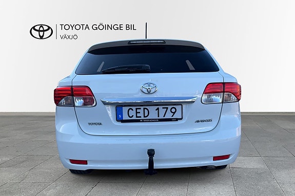 Toyota Avensis 4 of 5