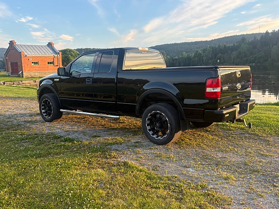 Ford F-150 4 of 5