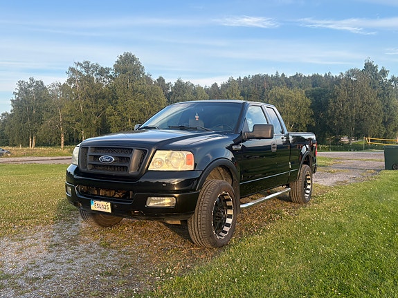 Ford F-150 2 of 5