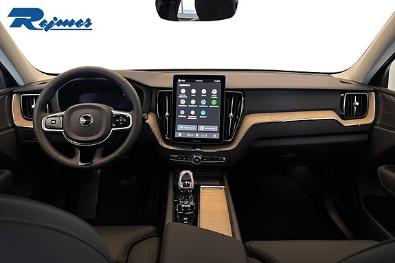 Volvo XC60 2 of 5