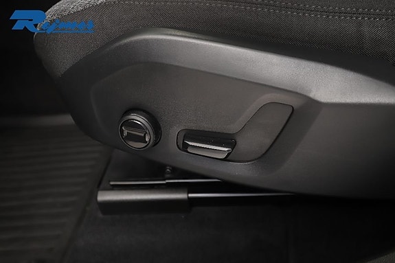 Volvo XC60 6 of 30