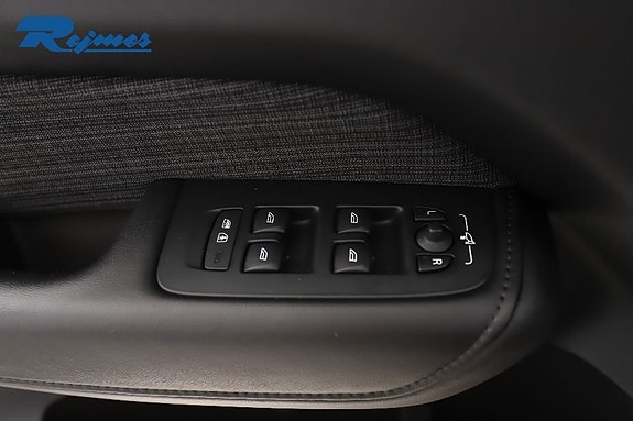 Volvo XC60 13 of 30