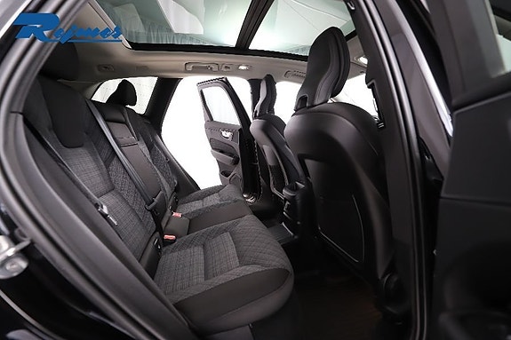 Volvo XC60 8 of 30