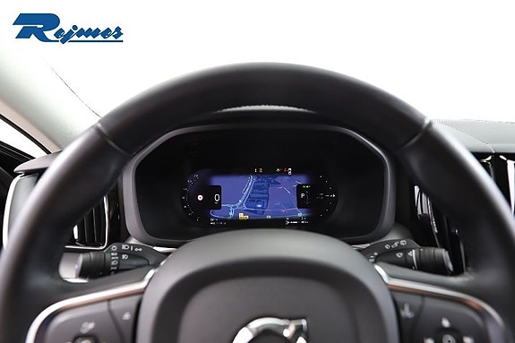 Volvo XC60 10 of 30