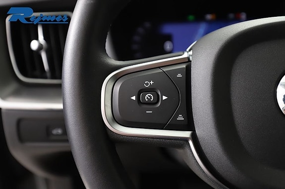 Volvo XC60 12 of 30