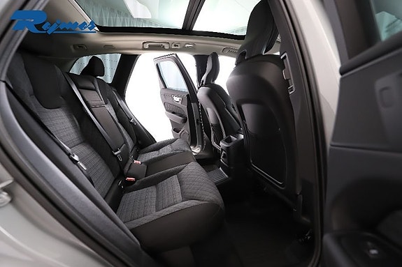 Volvo XC60 8 of 30