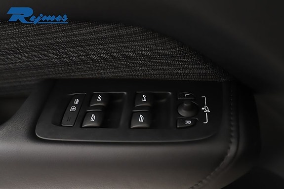 Volvo XC60 13 of 30