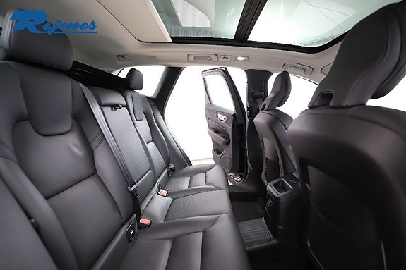 Volvo XC60 8 of 30