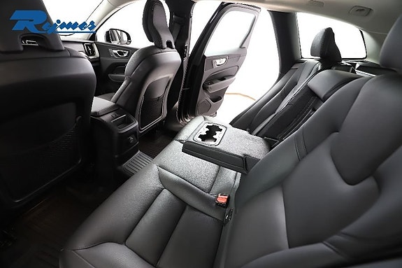 Volvo XC60 6 of 30