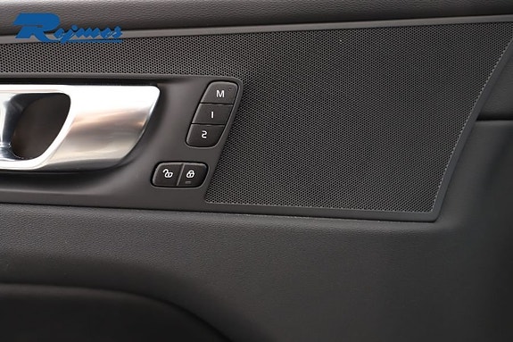 Volvo XC60 13 of 30