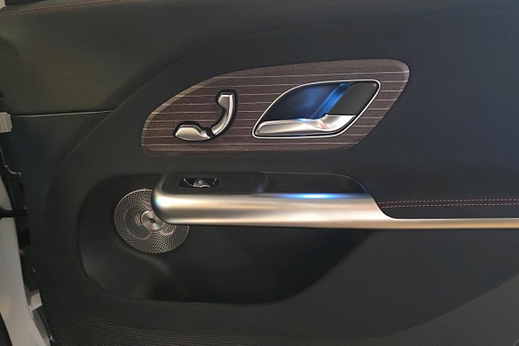 Mercedes-Benz GLB350 11 of 18