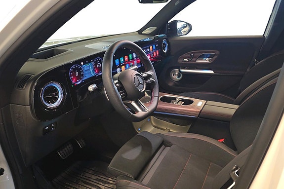 Mercedes-Benz GLB350 7 of 18