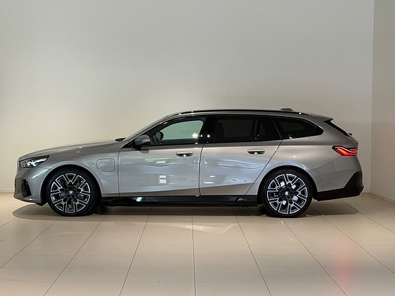 BMW 530e 2 of 9