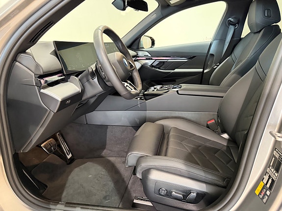 BMW 530e 3 of 9