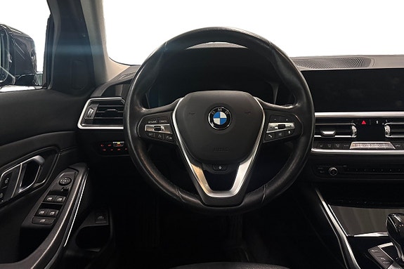 BMW 320d 9 of 18