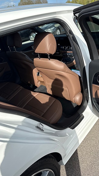 Mercedes-Benz E220 3 of 5