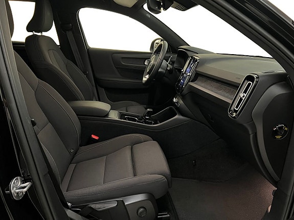 Volvo XC40 4 of 5