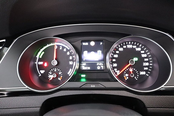 Volkswagen Passat 14 of 21