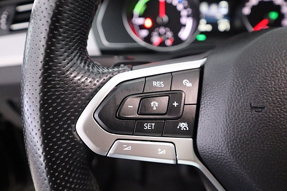 Volkswagen Passat 15 of 21