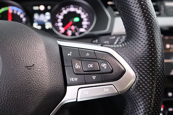 Volkswagen Passat 16 of 21