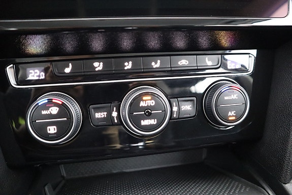 Volkswagen Passat 19 of 21