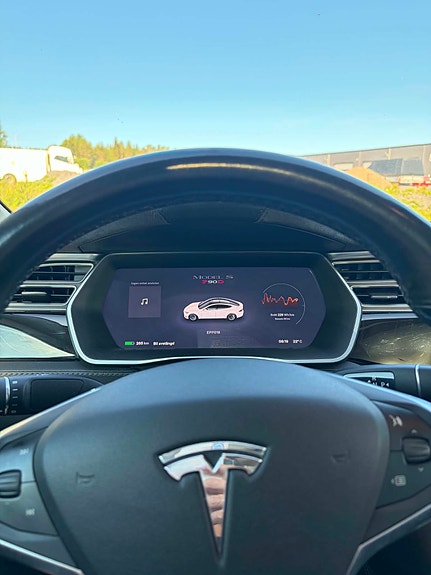 Tesla Model S 6 of 6