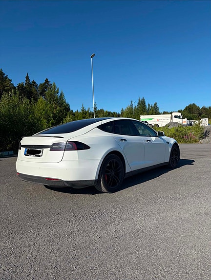 Tesla Model S 5 of 5