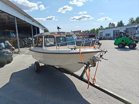 Uttern 5000 AC med Evinrude E-Tec 60