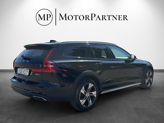 Volvo V60 Cross Country 7 of 20