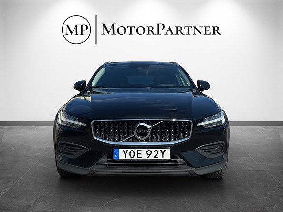 Volvo V60 Cross Country 2 of 5